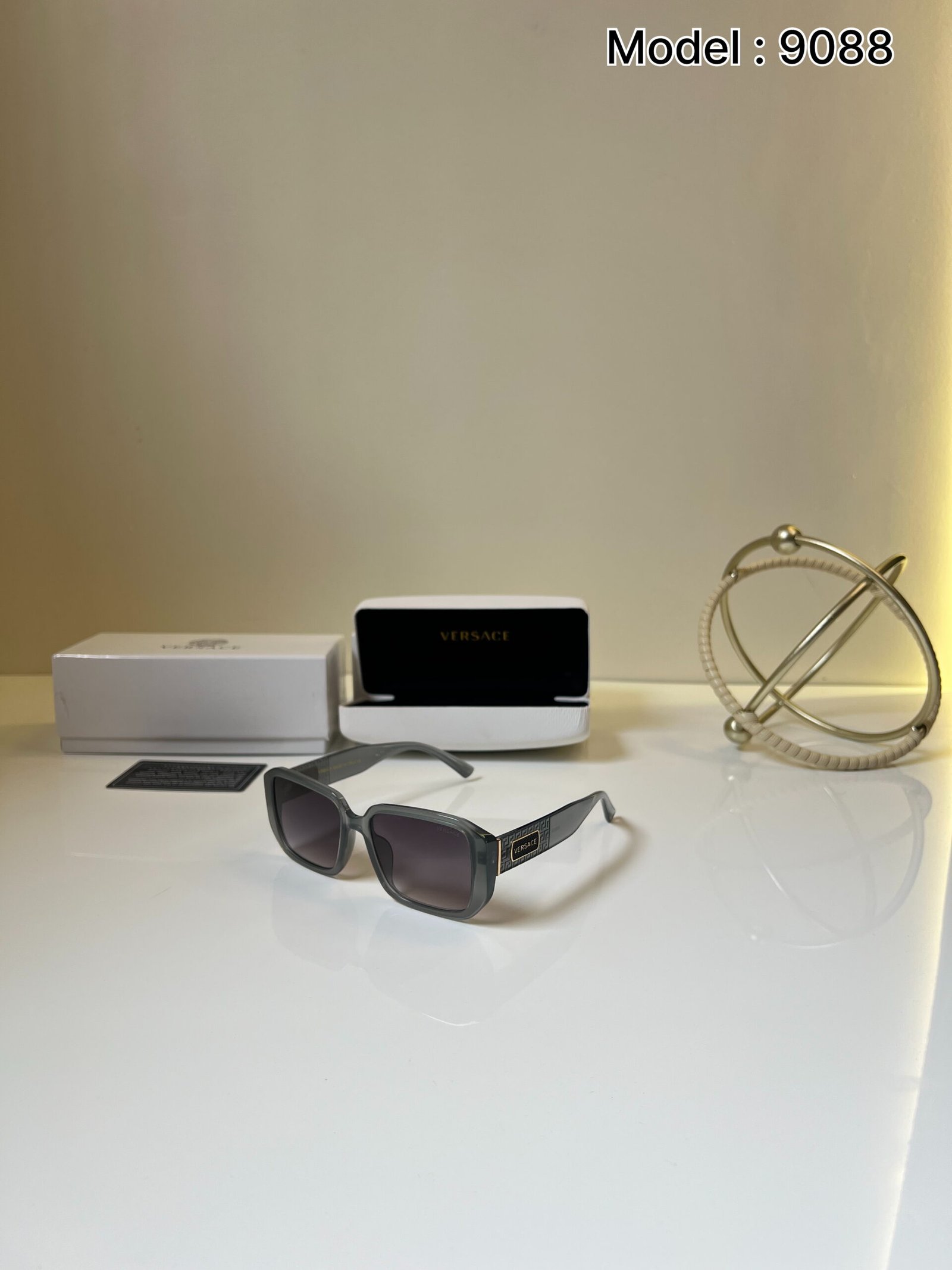 Versace_9088_bottle grey