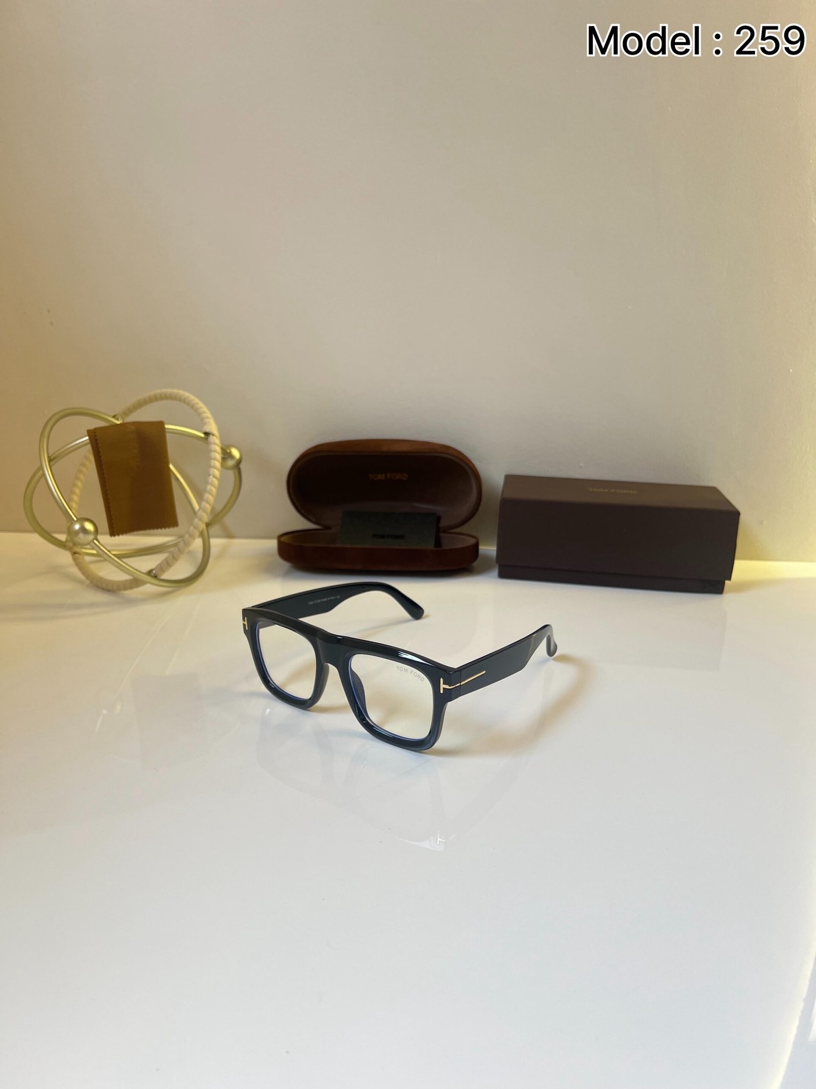 Tomford_259_Black_Frame