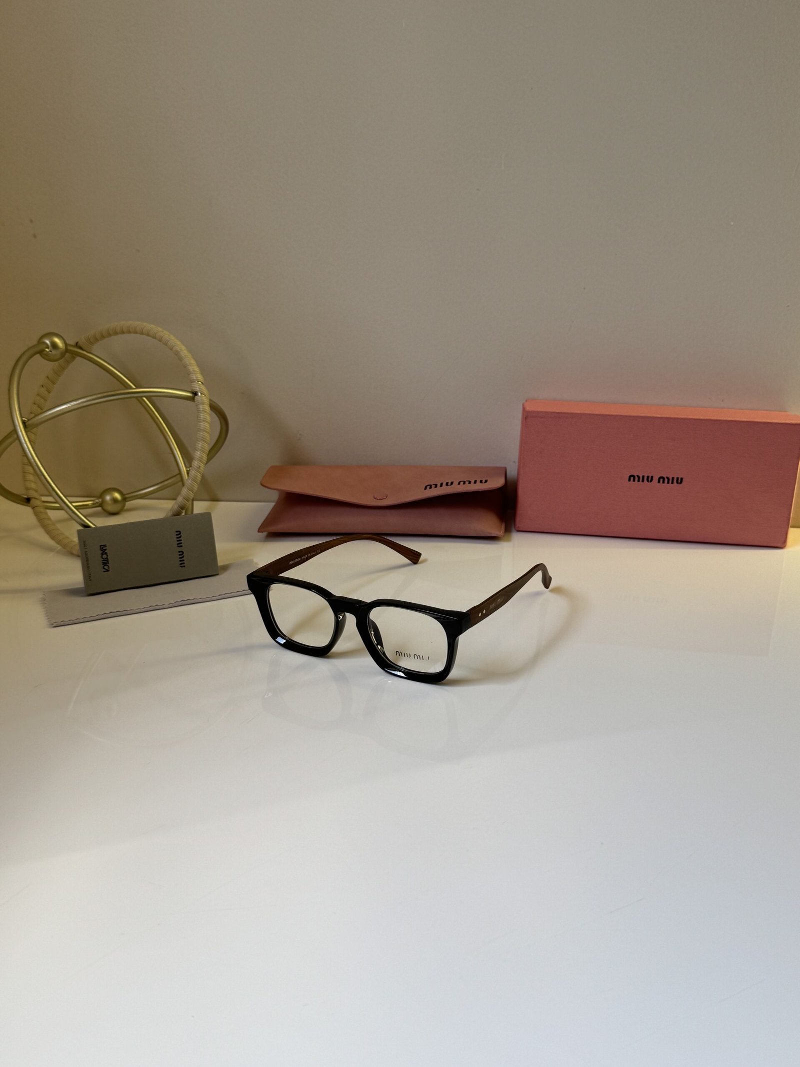 Miu_Miu_5191_Shine_Black_With_Wooden Stick